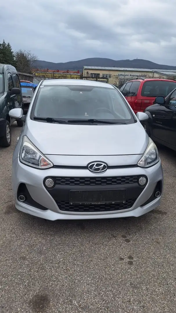 Hyundai i10 i10 1,0 Comfort Comfort Silber - 2