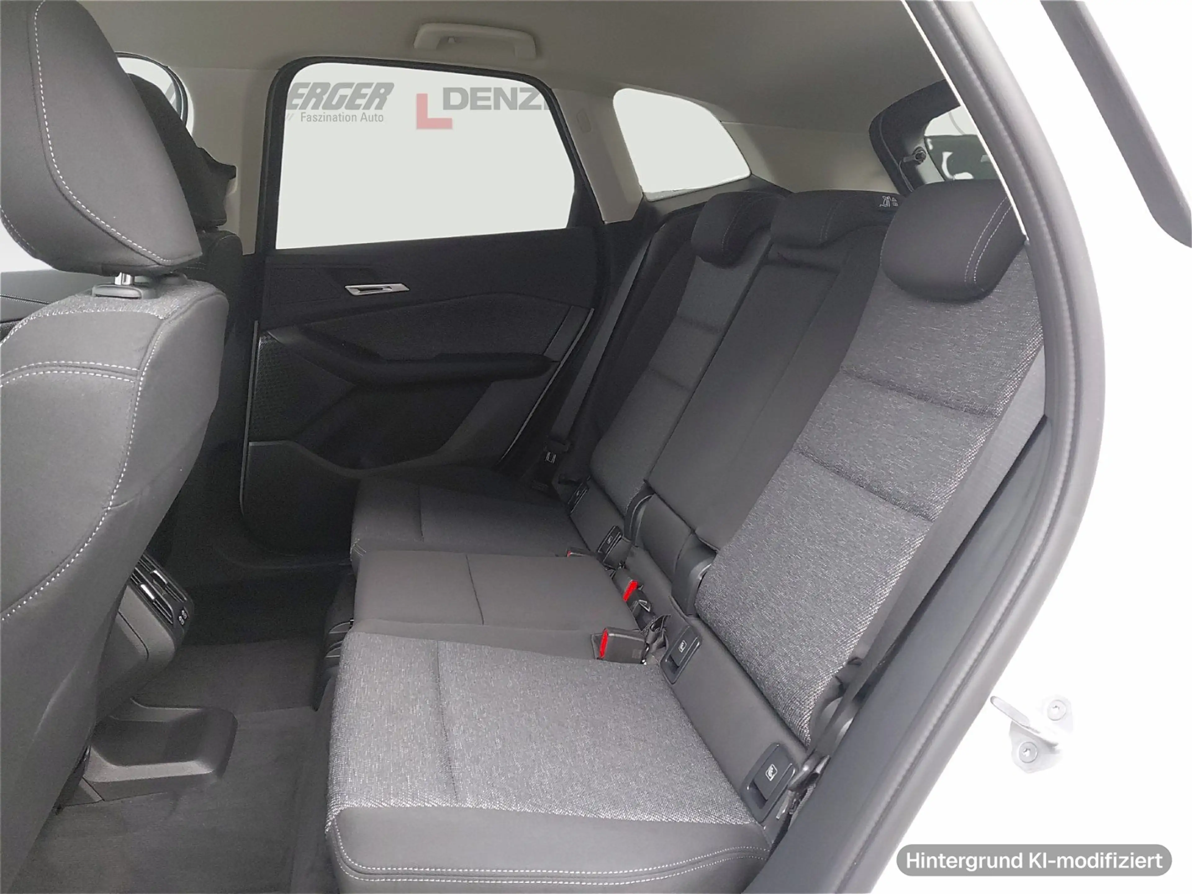 BMW 216 i Active Tourer — photo 11