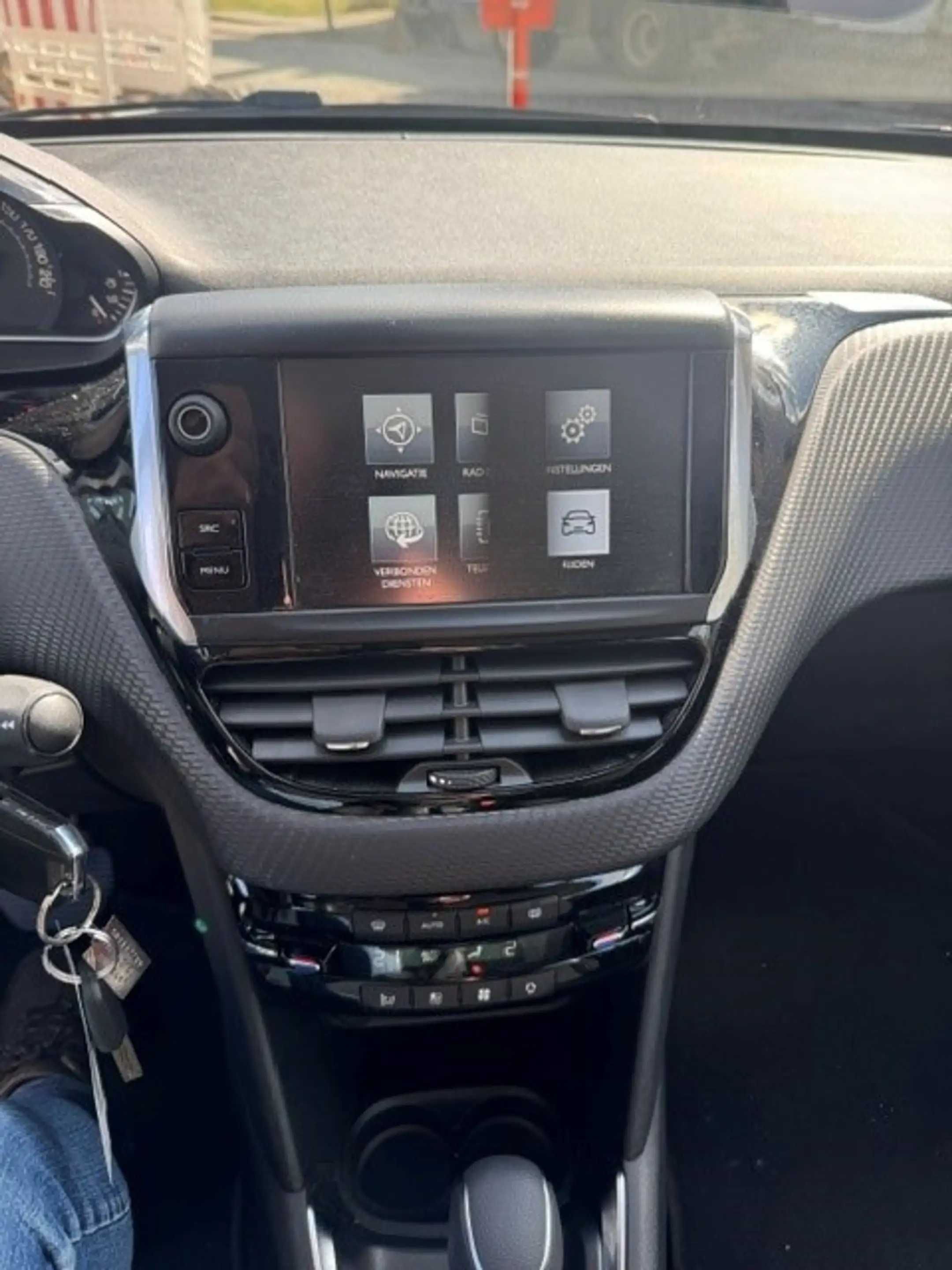 Peugeot 208 208 1.2 PureTech Allure S — photo 10