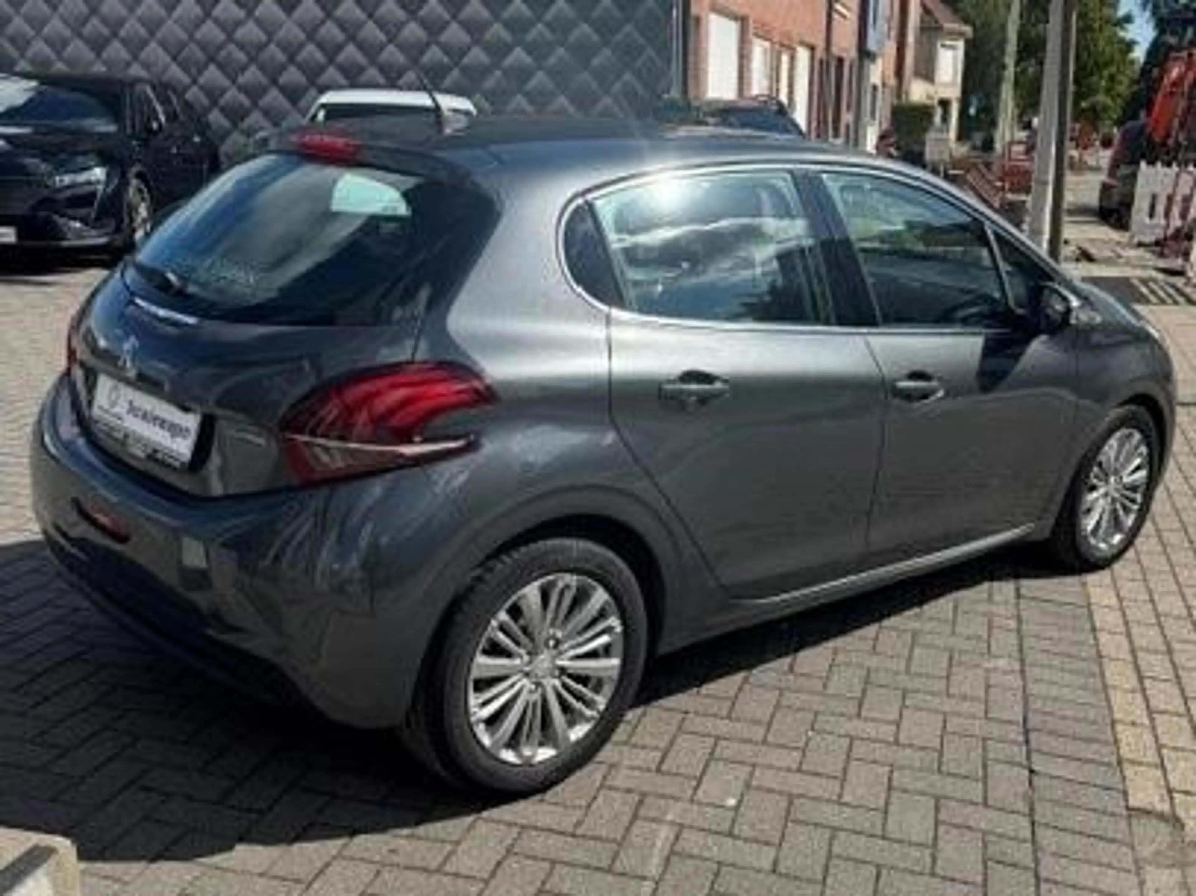 Peugeot 208 208 1.2 PureTech Allure S — photo 3