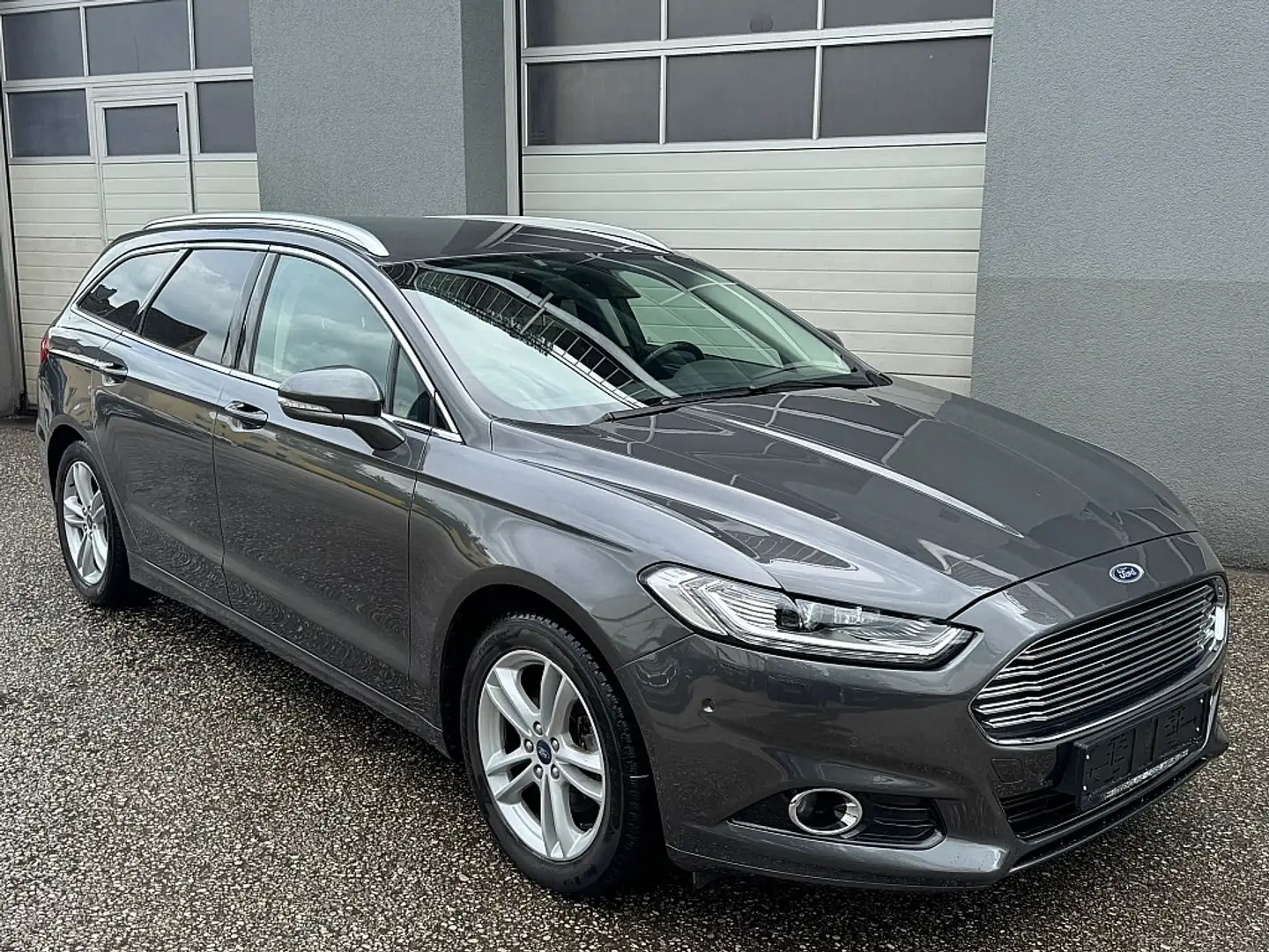 Ford Mondeo Traveller Titanium 2,0 TDCi Aut. Grau - 2