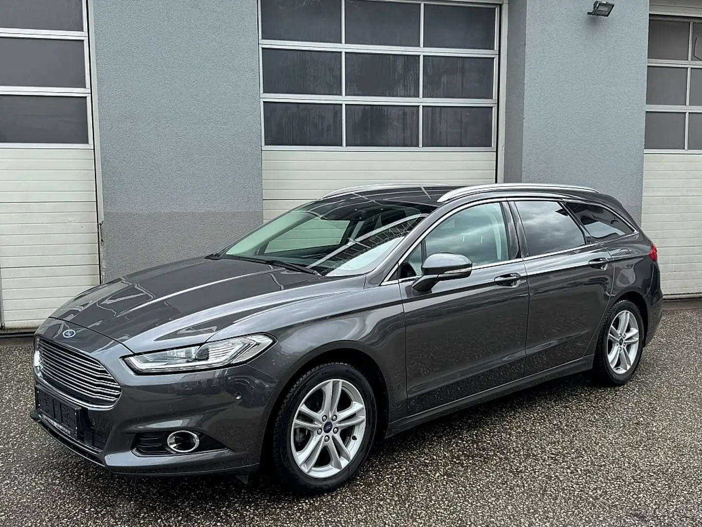Ford Mondeo Traveller Titanium 2,0 TDCi Aut. Grau - 1