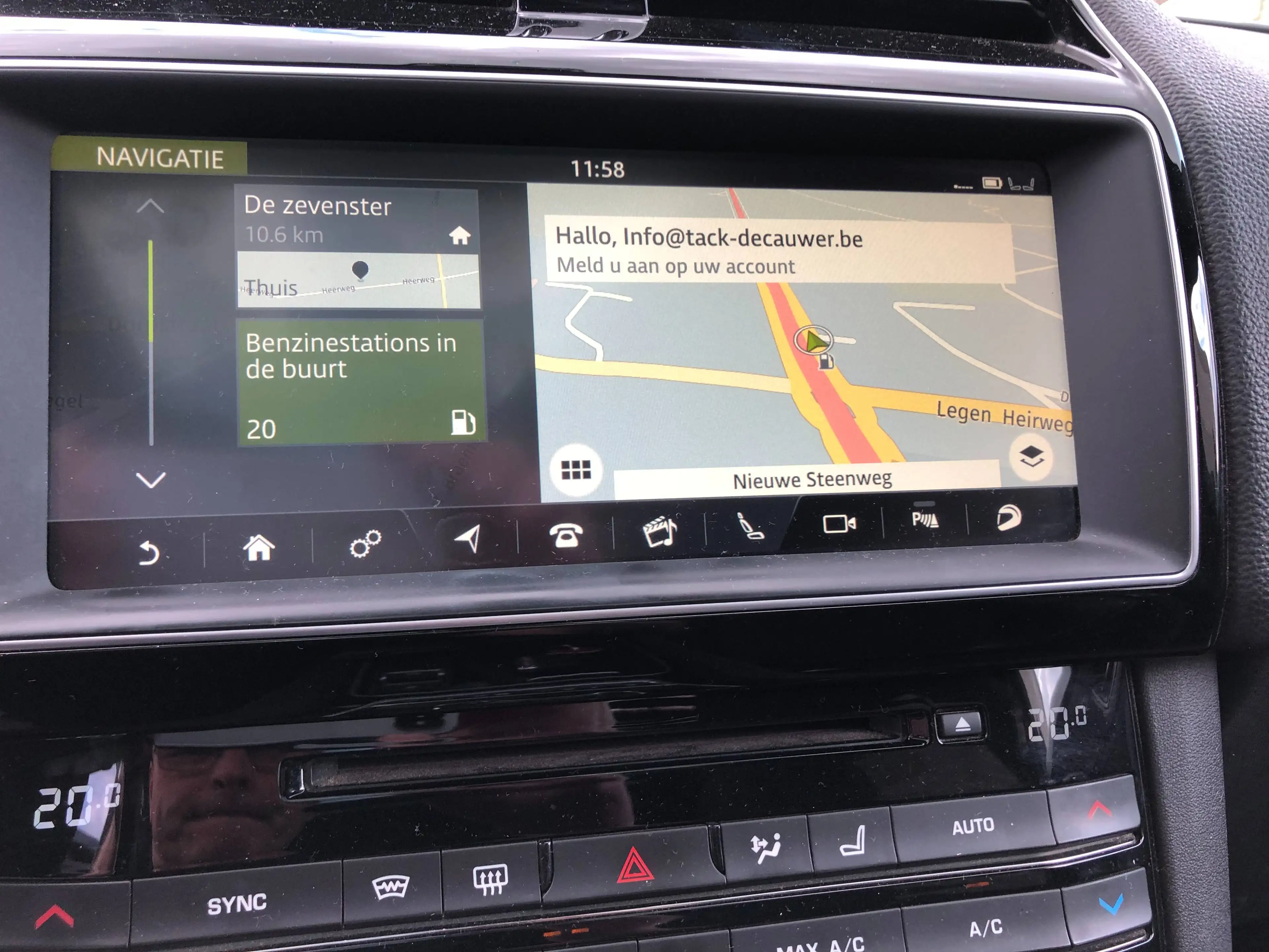 Jaguar F-Pace F-Pace 3.0 D V6 AWD Prestige — photo 12