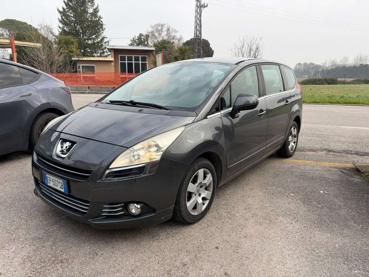 Peugeot 5008 1.6 e-HDi 115CV Stop&Start cambio robotizzato Allu