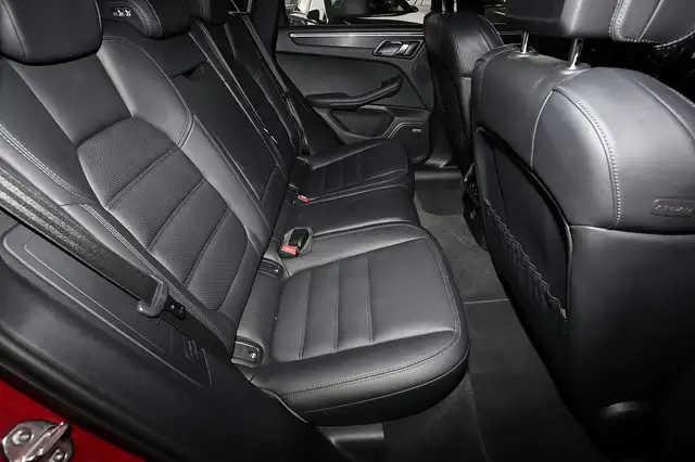Porsche Macan view 6