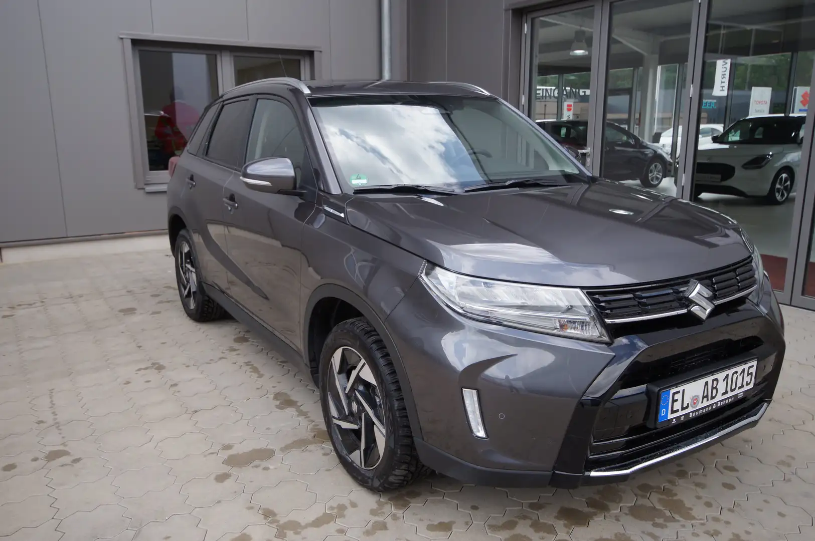 Suzuki Vitara Hybrid Comfort PLUS mit Ganzjahresreifen! Grau - 1