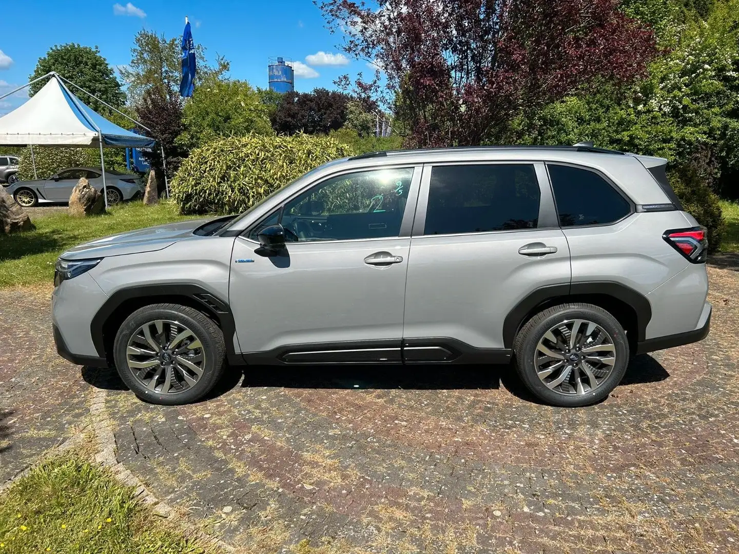 Subaru Forester 2.0ie Platinum Lineartronic*Mod.2025* Grau - 2