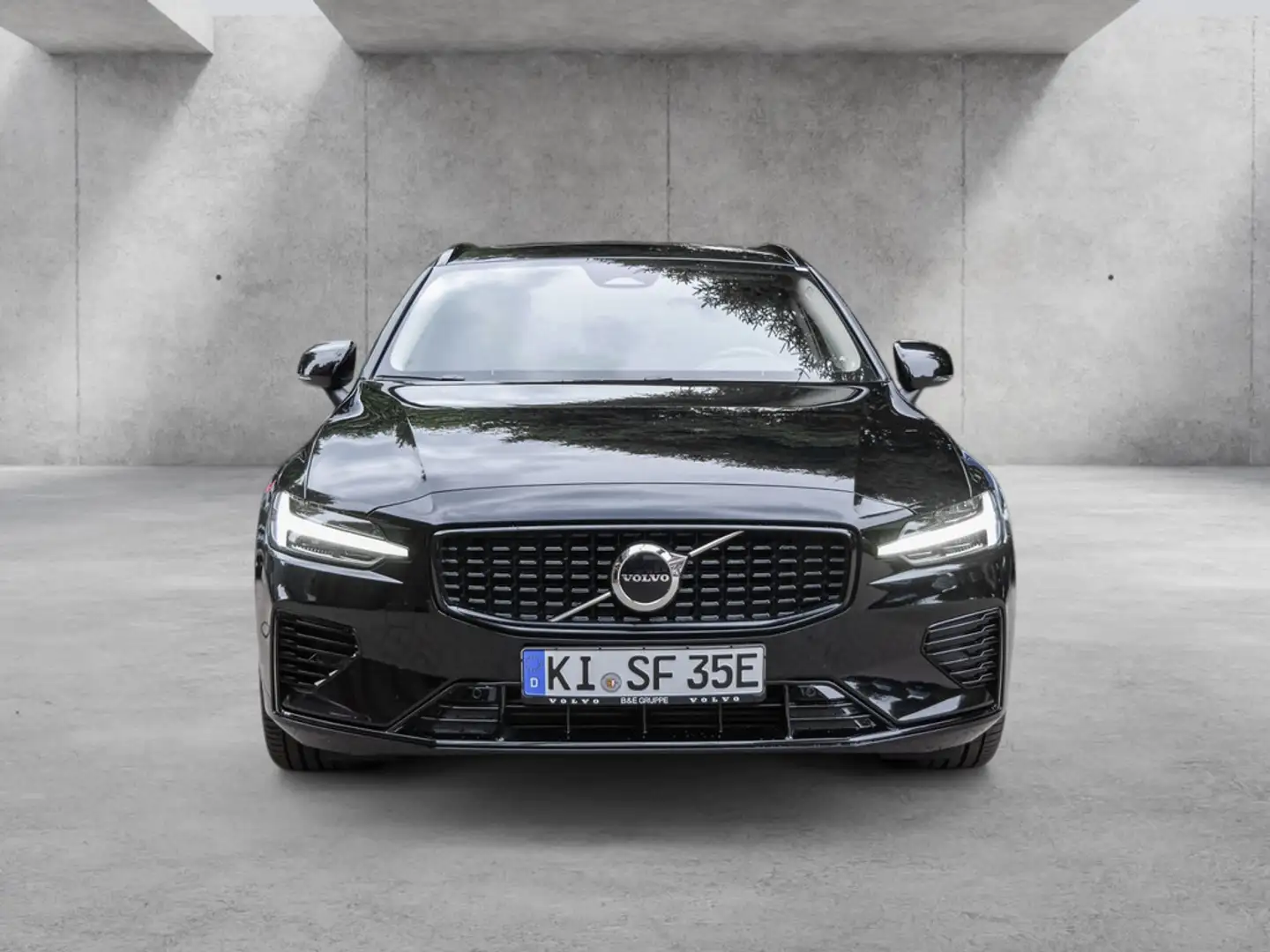 Volvo V60 Kombi T8 Plus Dark Recharge Plug-In Hybrid AWD Schwarz - 2