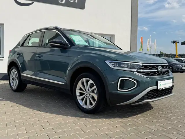 Volkswagen T-Roc view 2