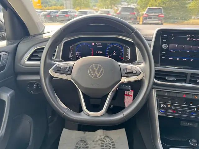 Volkswagen T-Roc view 10
