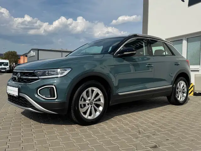 Volkswagen T-Roc view 3