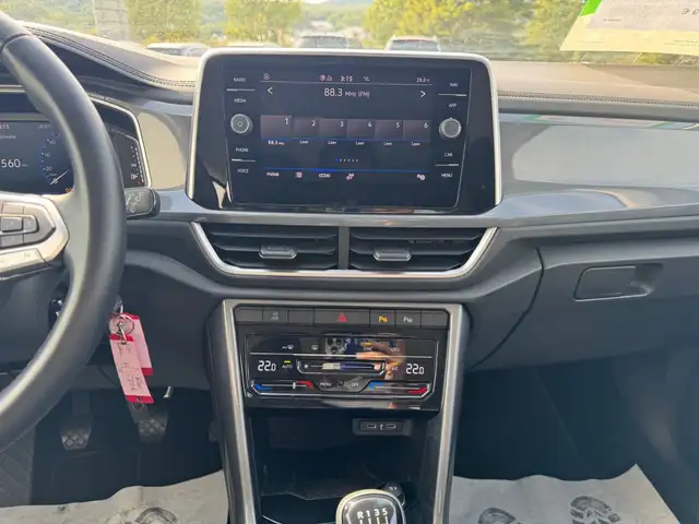 Volkswagen T-Roc view 11