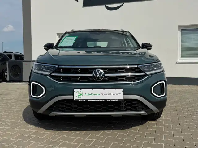 Volkswagen T-Roc view 4