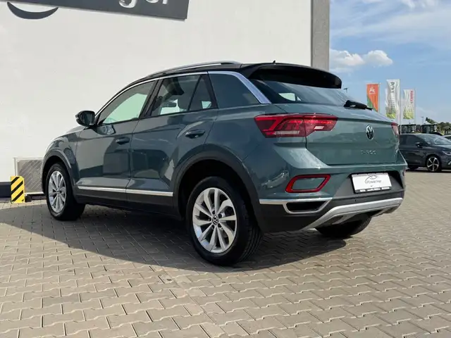 Volkswagen T-Roc view 5