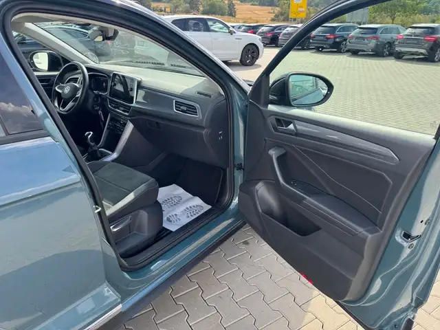 Volkswagen T-Roc view 14