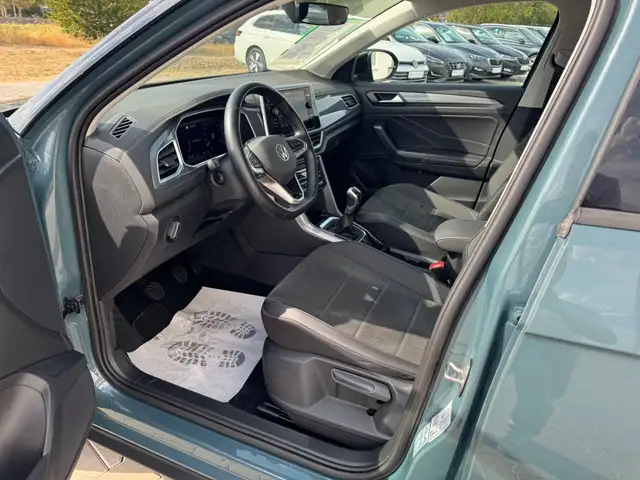 Volkswagen T-Roc view 7