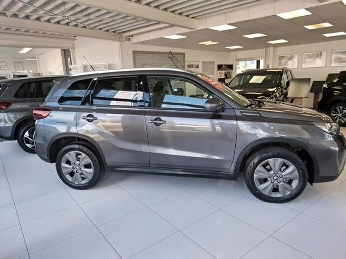 Suzuki Vitara 1.4 Hybrid Comfort 4x2, 6 Jahre Garantie Gris - 2