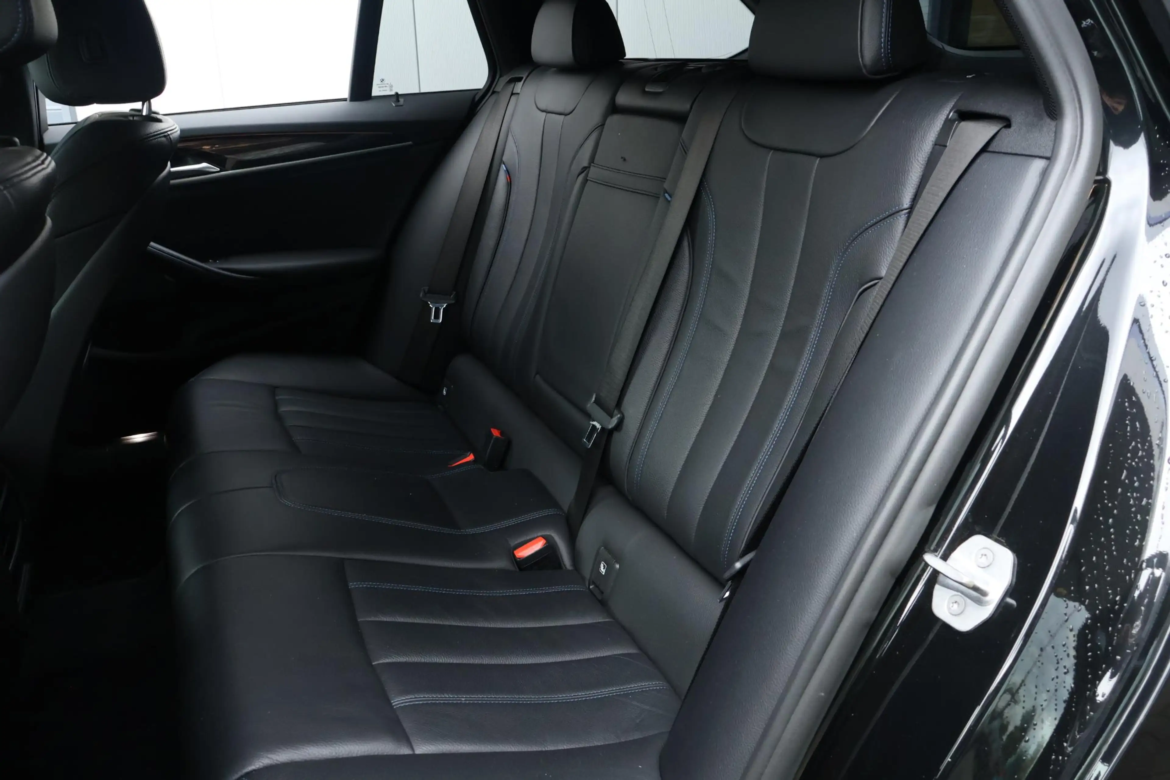 BMW 530 5-serie Touring 530i High Executive / M-Sport / St — photo 13