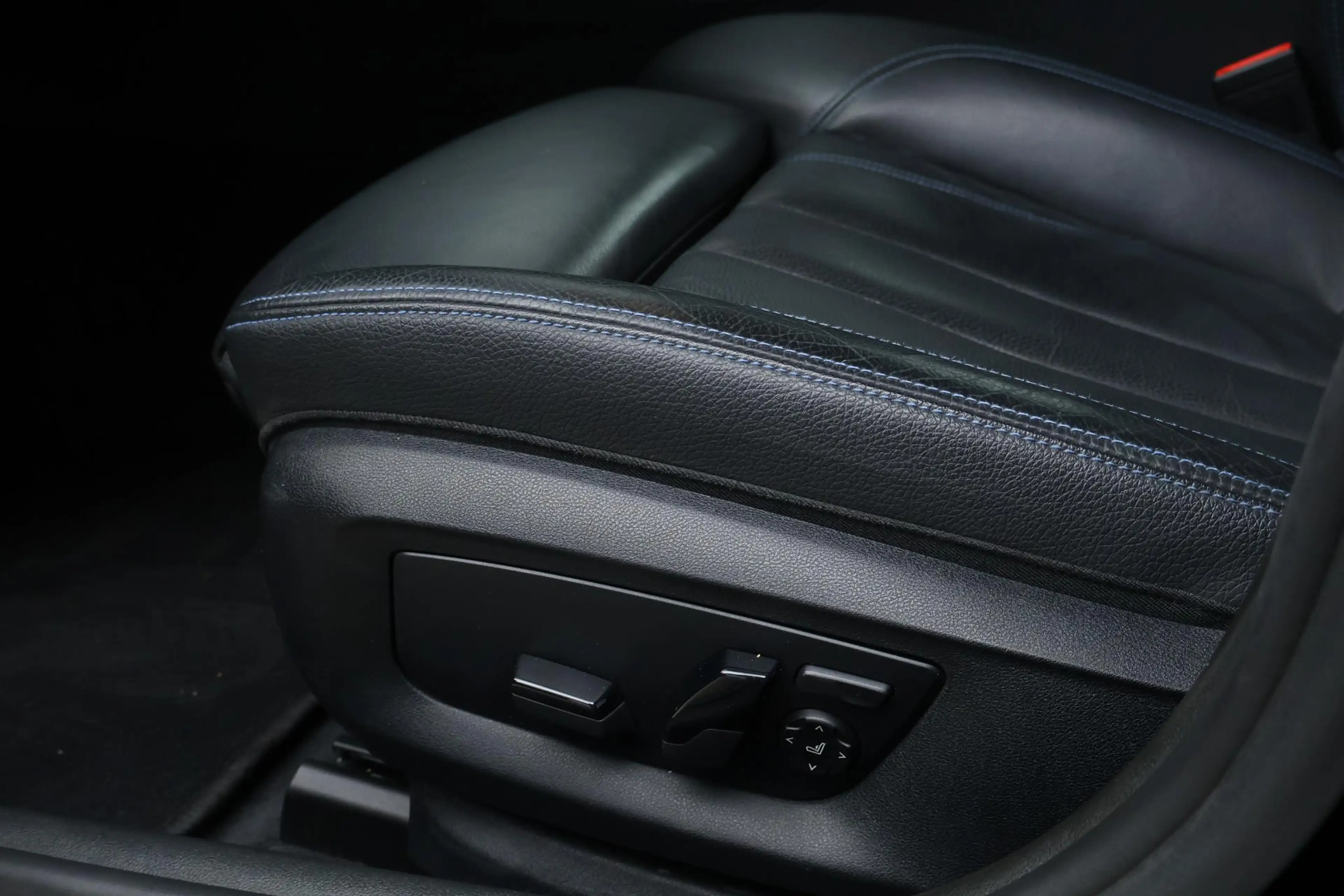 BMW 530 5-serie Touring 530i High Executive / M-Sport / St — photo 11