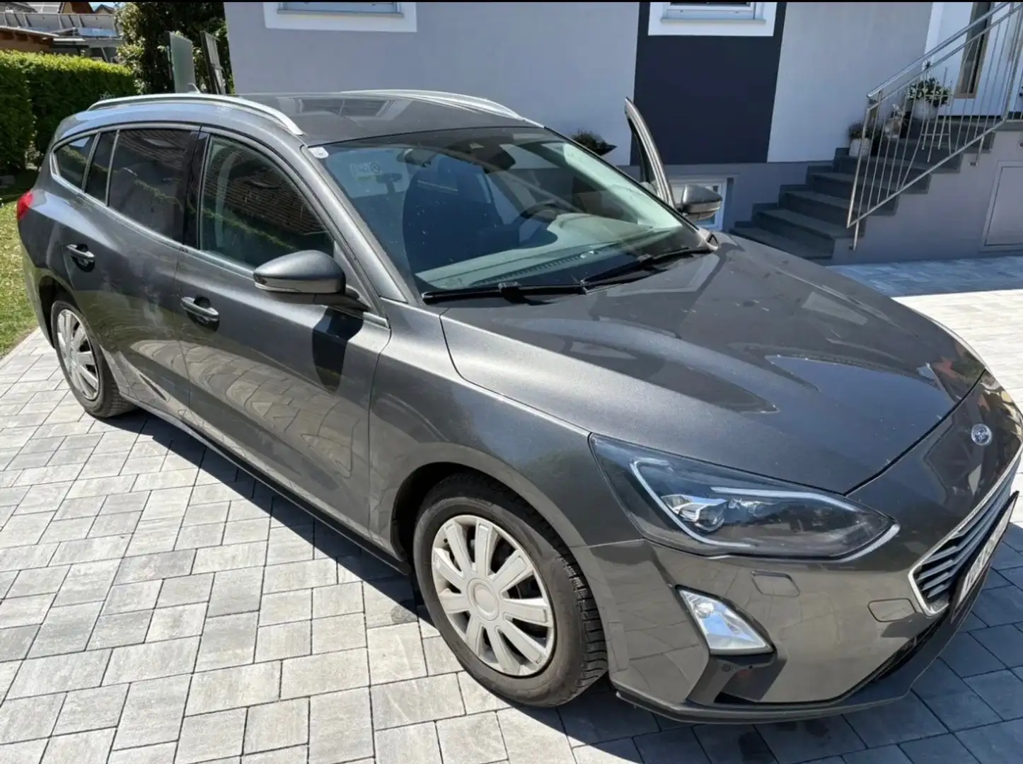 Ford Focus Focus 1,5 EcoBlue ST-Line ST-Line Grau - 2