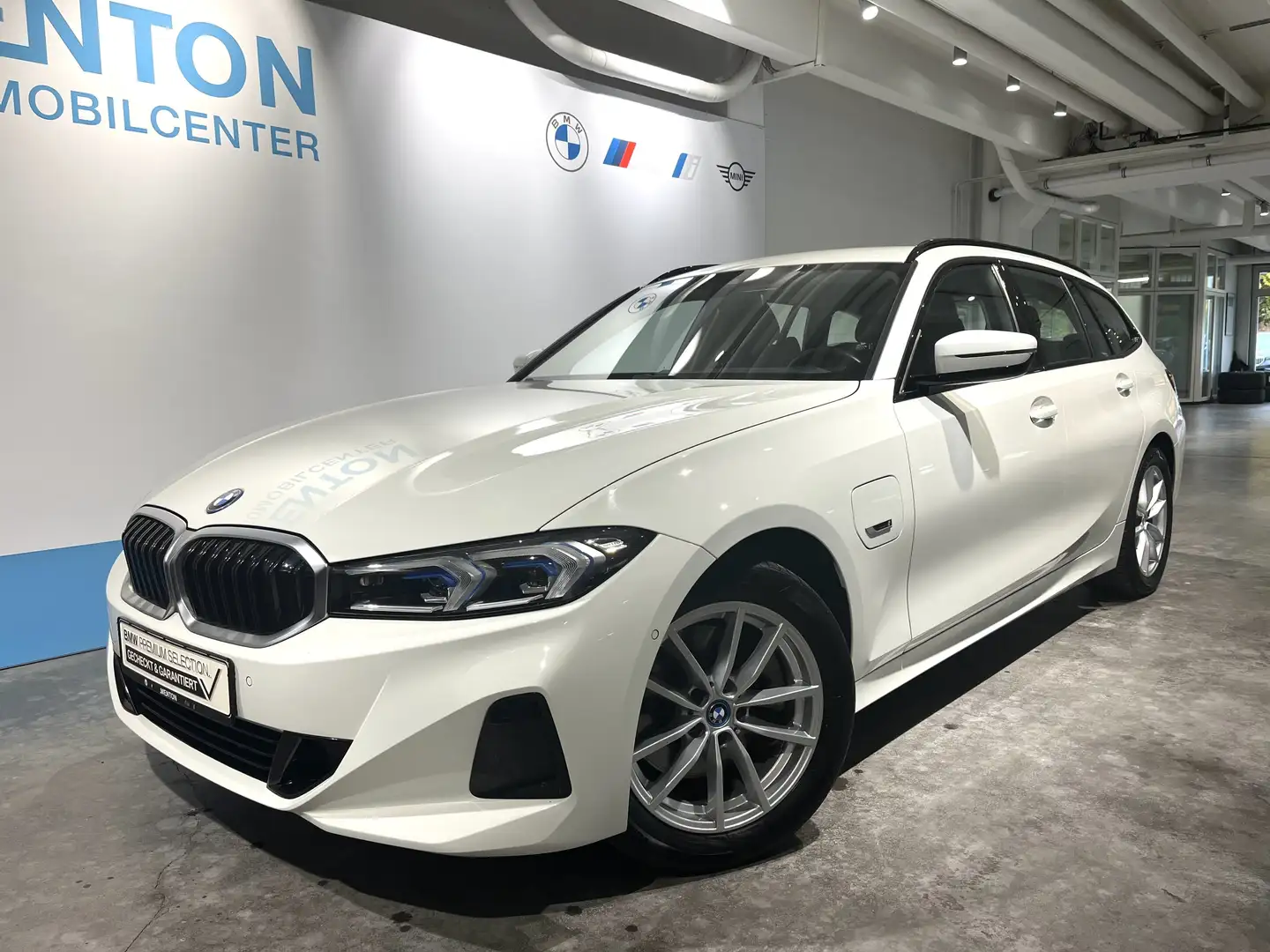 BMW 320 e ab 339.-²/LCProf./AHK/ad.LED/Shz/Parking-Assista Weiß - 1