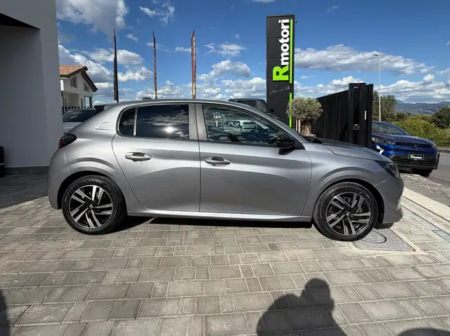 Peugeot 208 view 11