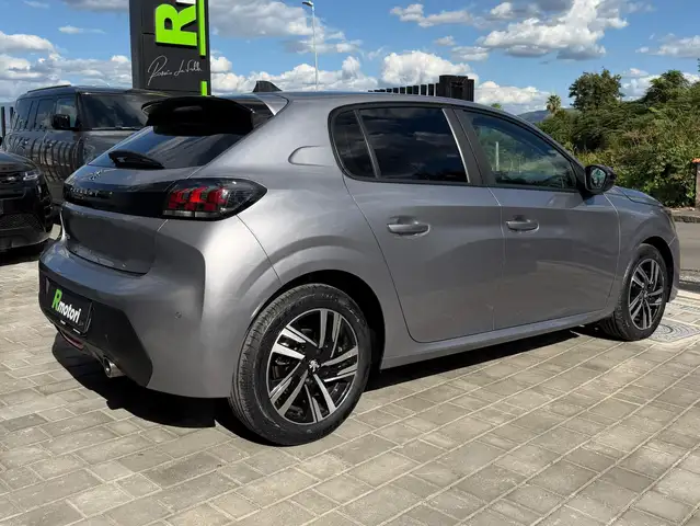 Peugeot 208 view 10