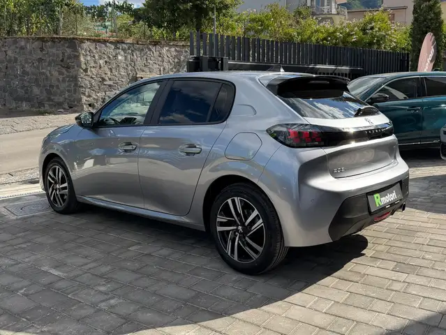 Peugeot 208 view 12