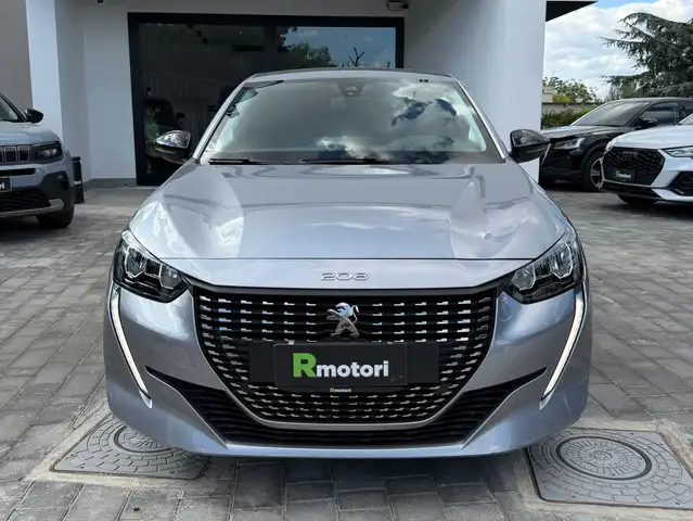 Peugeot 208 view 3