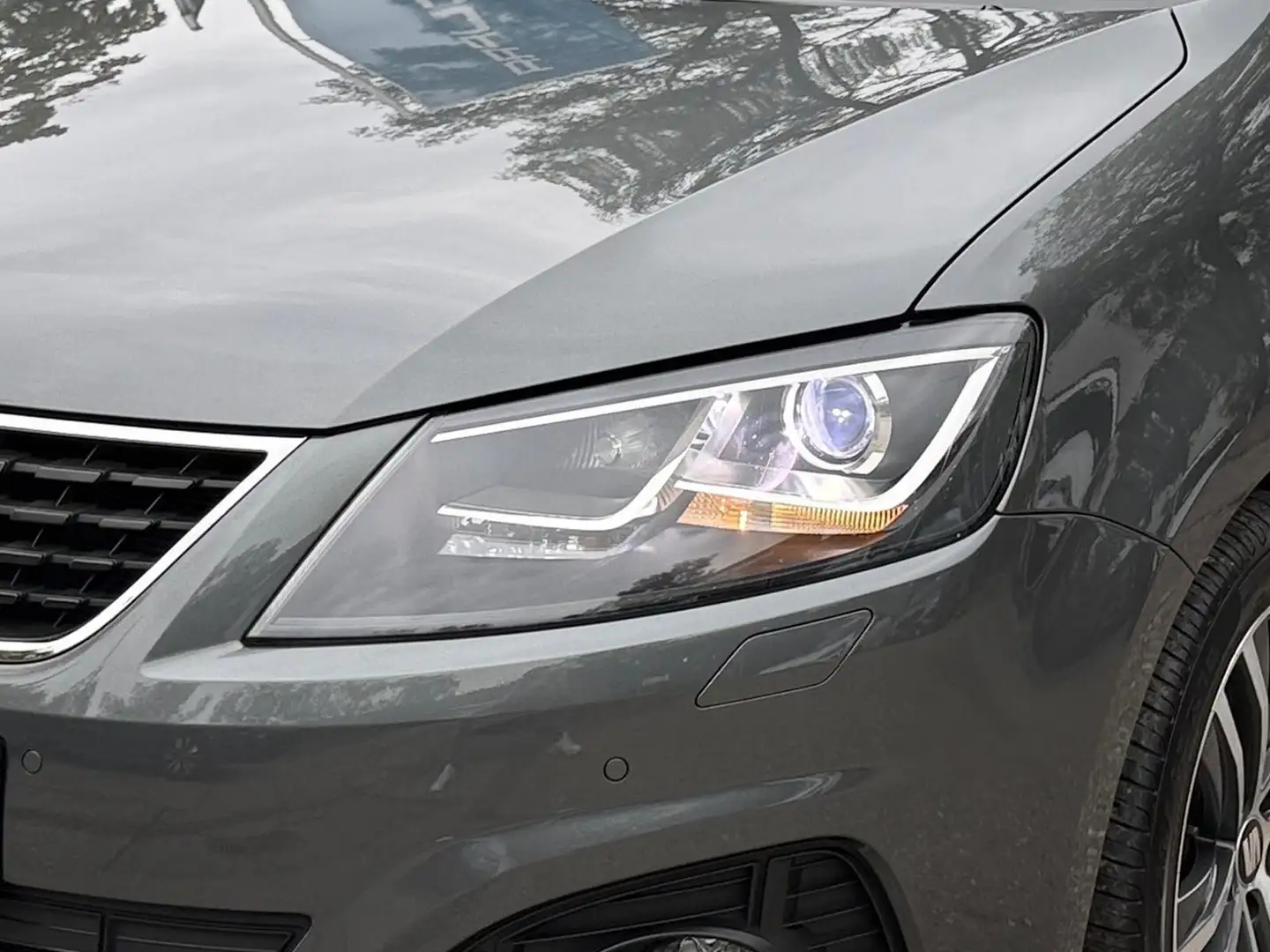 SEAT Alhambra 1.4 TSI DSG FR-Line NAVI ACC AHK Pano Grau - 2