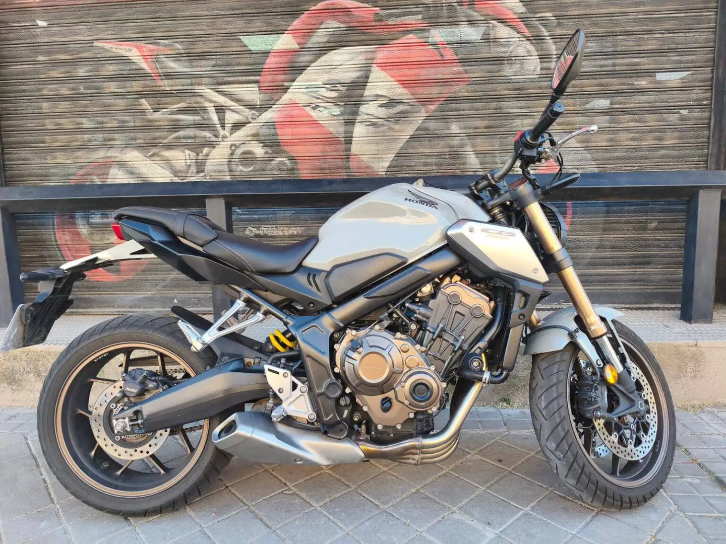 Honda CB 650 Gris - 1