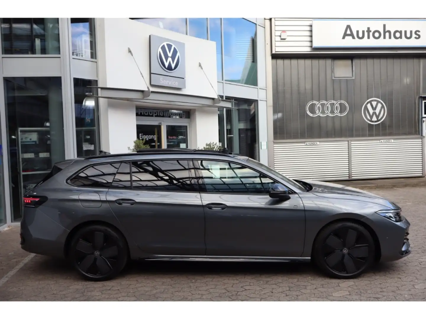 Volkswagen Passat Variant 1.5eTSI DSG R-Line Black Style Pano,AHK Gris - 2