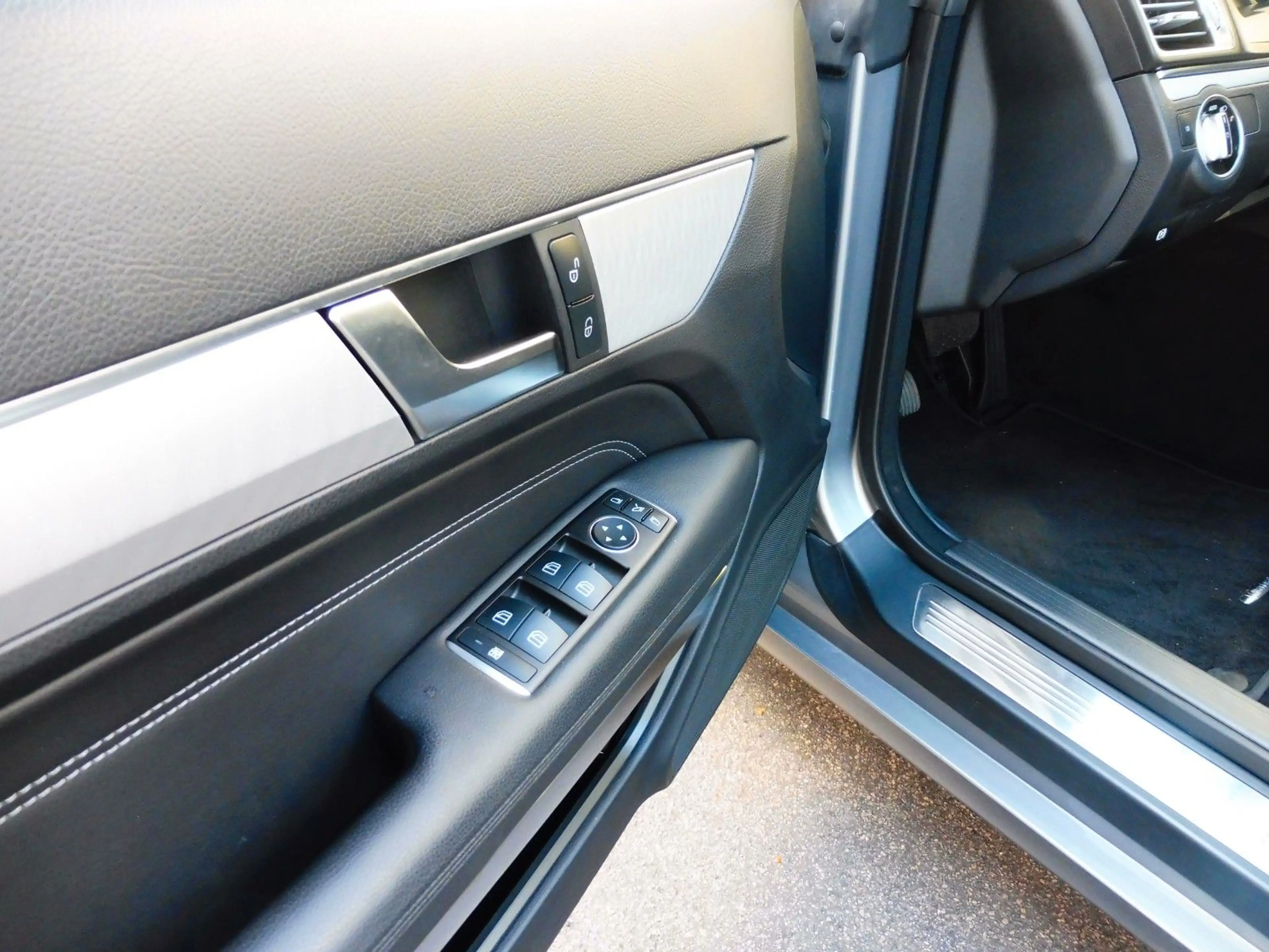 Mercedes-Benz E 200 E Coupe CGI Automatik — photo 11