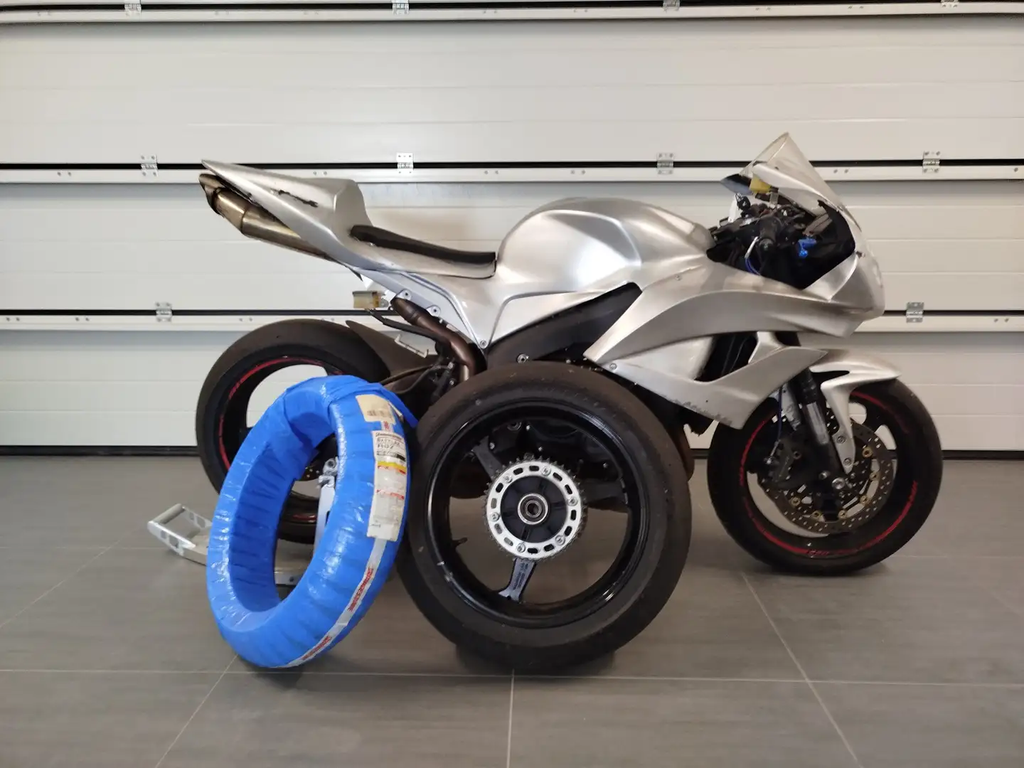 Honda CBR 600 Grau - 2