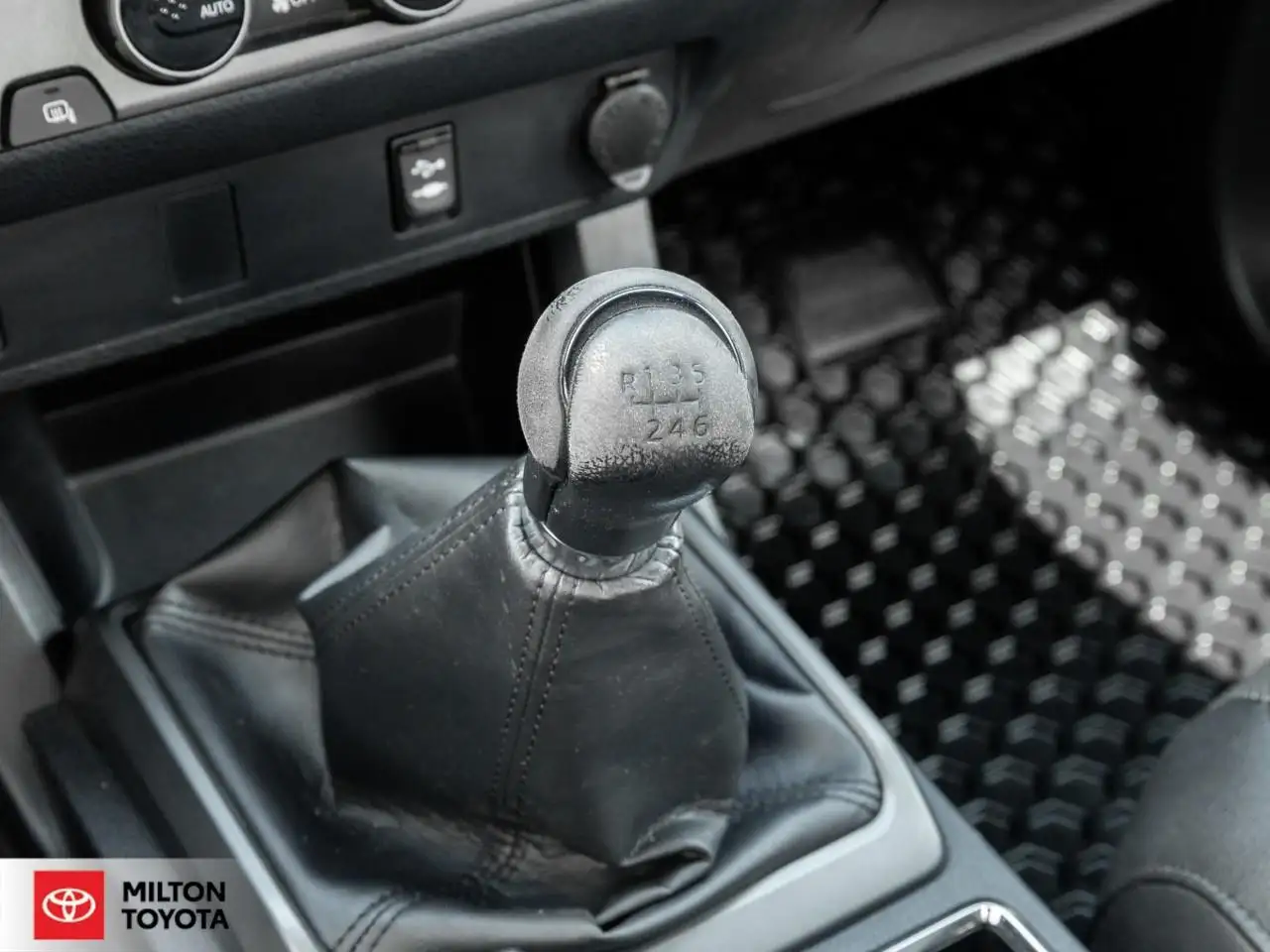 Toyota Tacoma снимка Toyota Tacoma