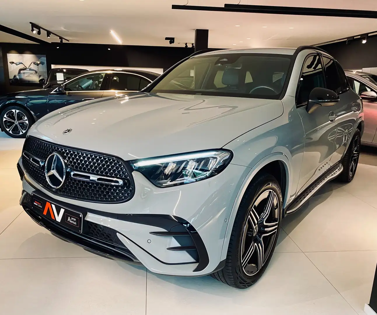 Mercedes-Benz GLC 300 e 9G Plug-in 4M AMG NIGHT Luchtv./Memory/20"/Trekh Grijs - 1