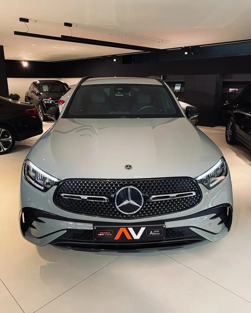 Mercedes-Benz GLC 300 e 9G Plug-in 4M AMG NIGHT Luchtv./Memory/20"/Trekh Grijs - 2