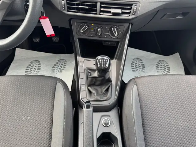 Volkswagen Polo view 14