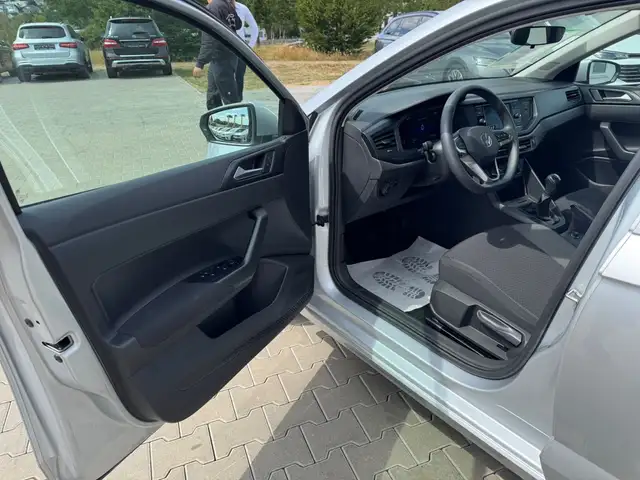 Volkswagen Polo view 8