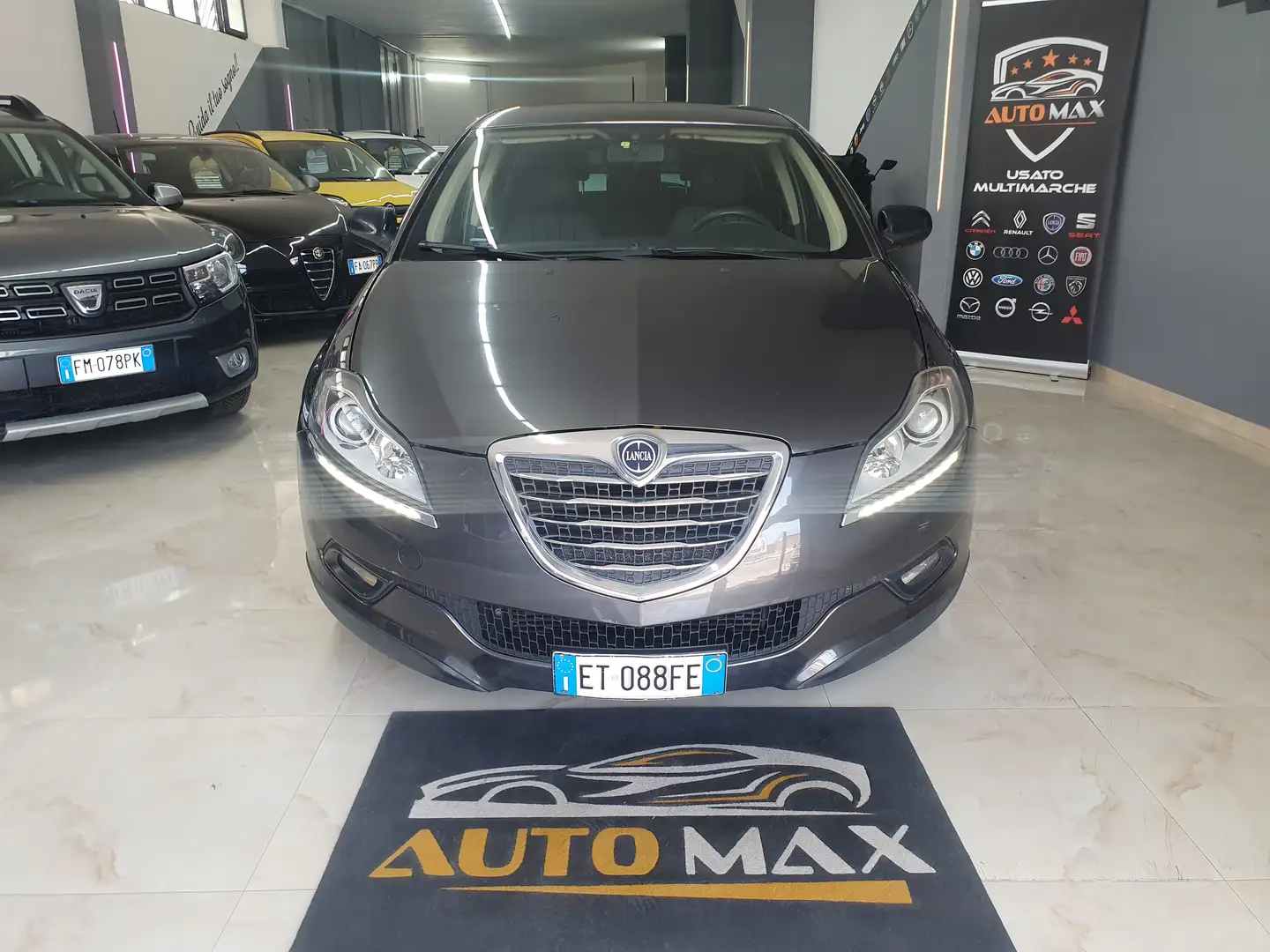Lancia Delta 1.6 mjt Silver 105cv 2013 Grau - 2
