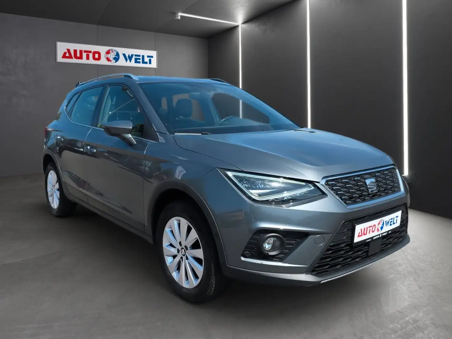 SEAT Arona 1.0TSI Auto. LED Alcan DAB Navi Klimaauto. Grau - 2