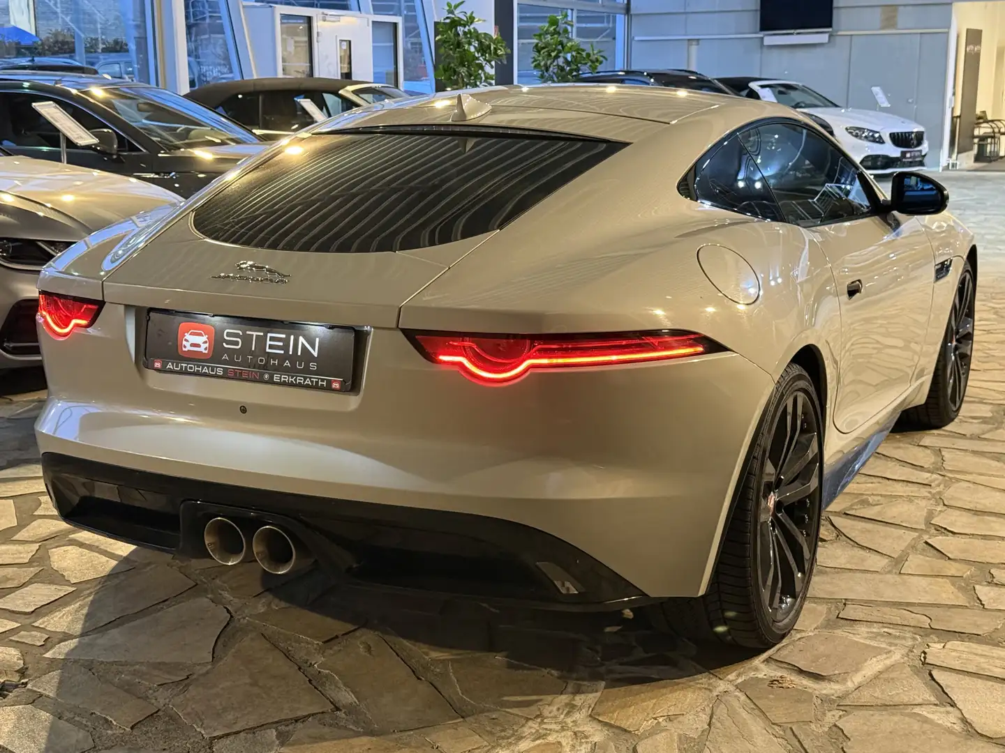 Jaguar F-Type R-Dynamic Black-Pack Meridan E-Sitze Lane Grau - 2