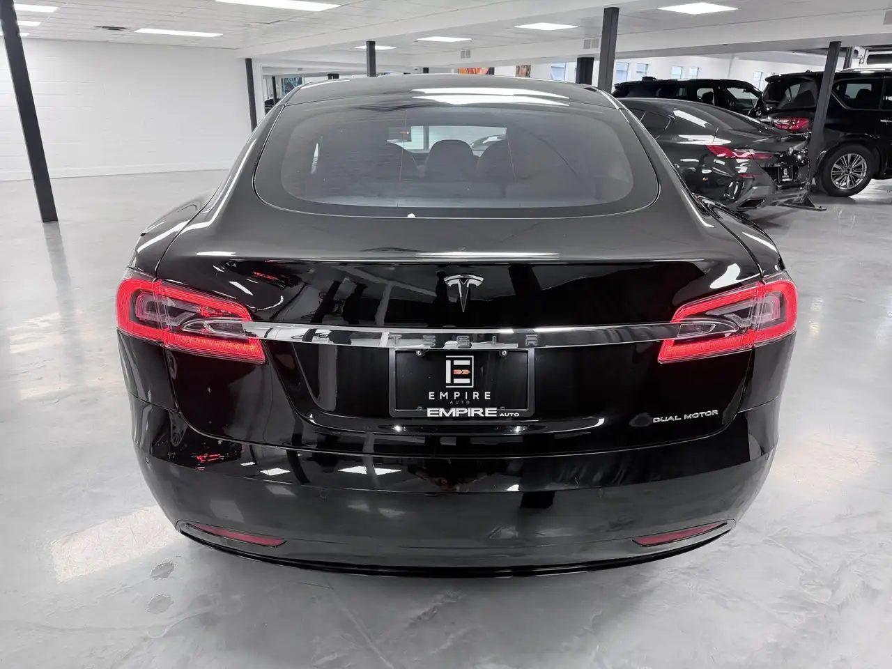 Tesla Model S снимка Tesla Model S