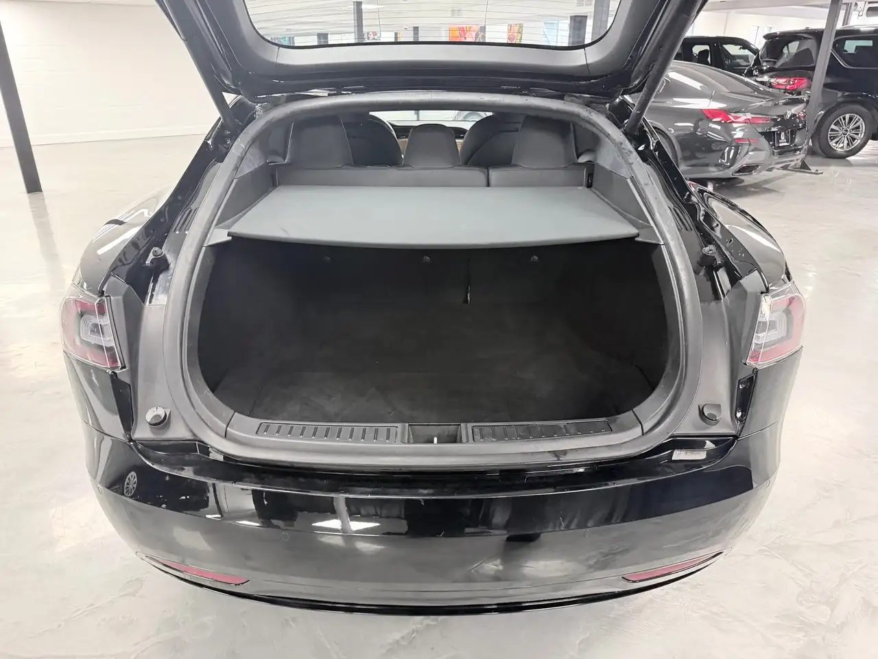 Tesla Model S снимка Tesla Model S