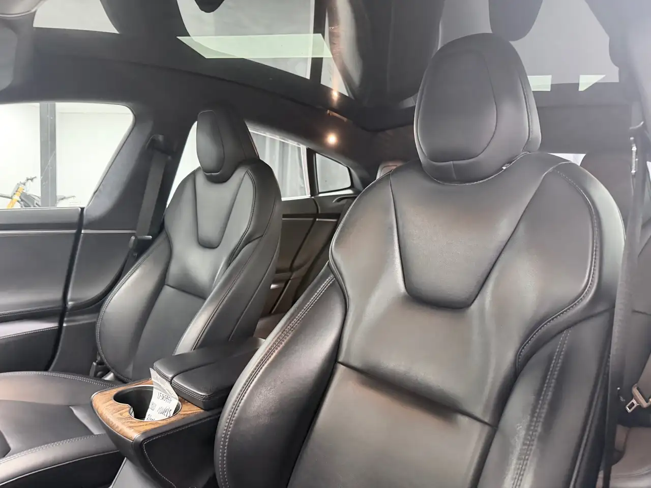 Tesla Model S снимка Tesla Model S