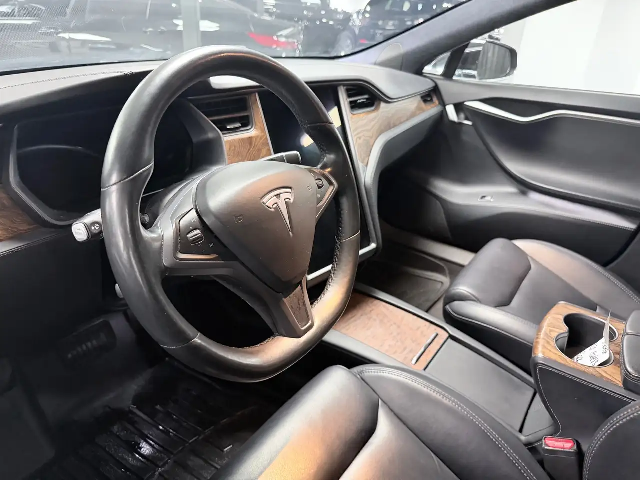 Tesla Model S снимка Tesla Model S