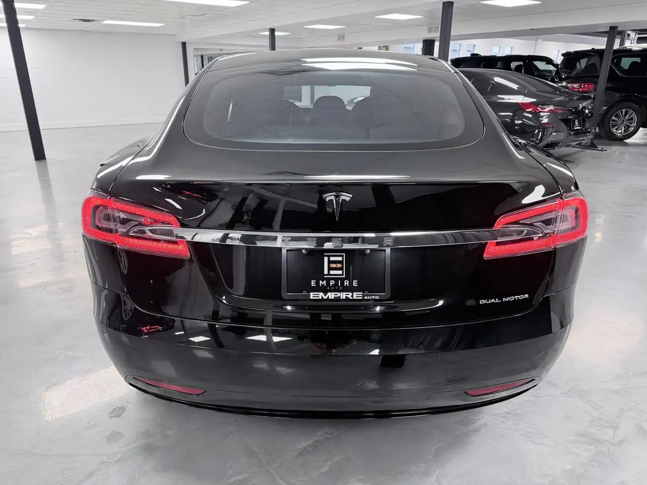 Tesla Model S снимка Tesla Model S