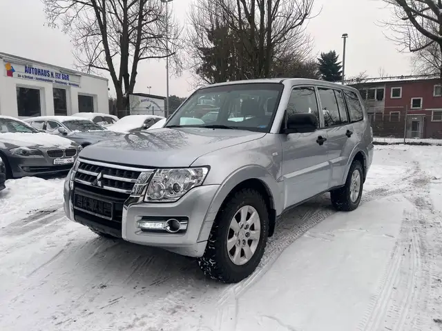 Mitsubishi Pajero 3.2 DI-D Intense Sitzheizung*Klima*7Sitze