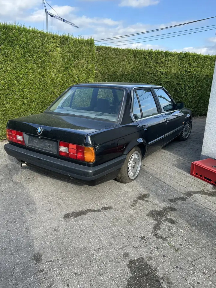 BMW 318i, foto 2