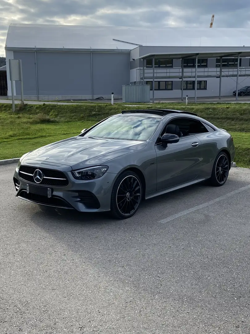 Mercedes-Benz E 220 AMG NIGHT EDITION Grau - 1
